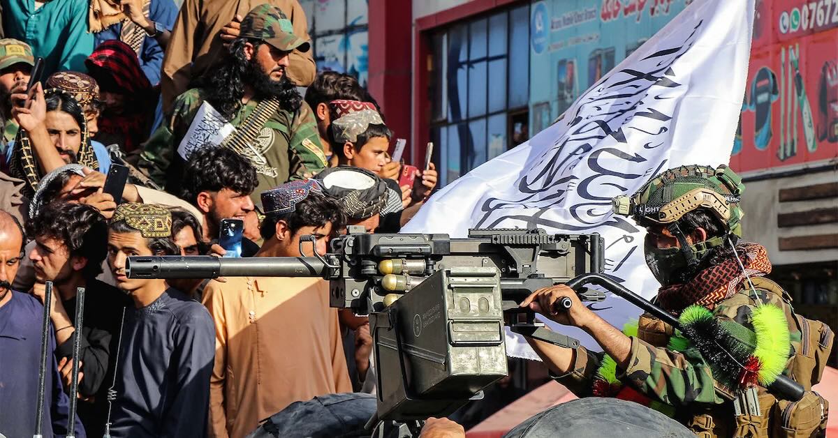 Caught in 4K: Taliban fighters humiliate Pakistan soldiers on camera