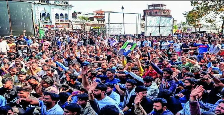 Shias mourn Khomenni death in India